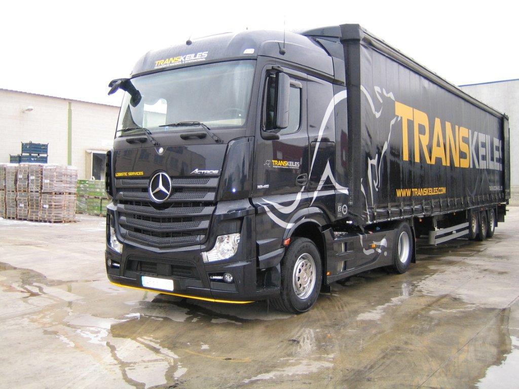 Camión de Transkeiles para transporte en Pamplona